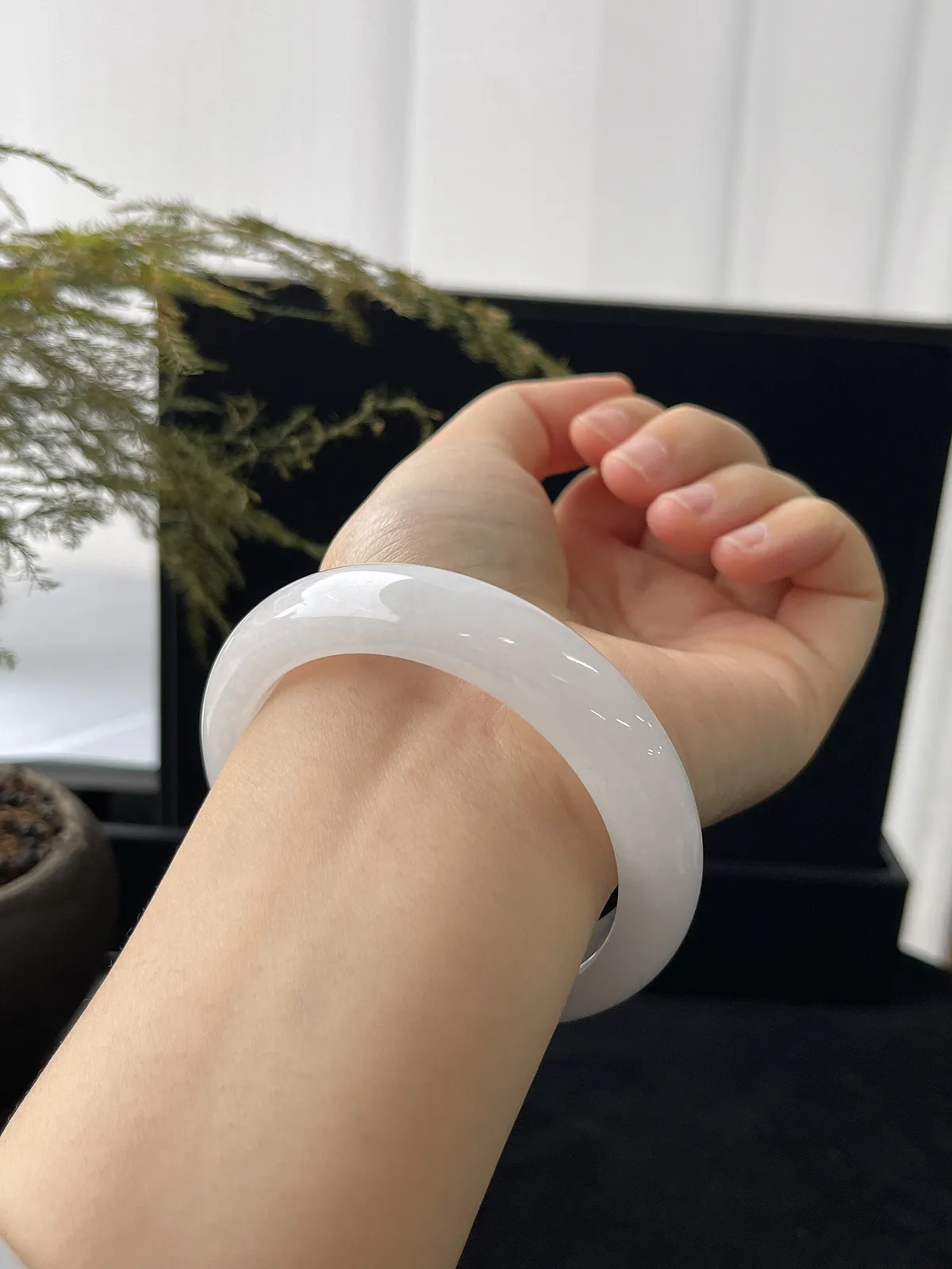 正圈55圈口，翡翠冰糯种白色手镯