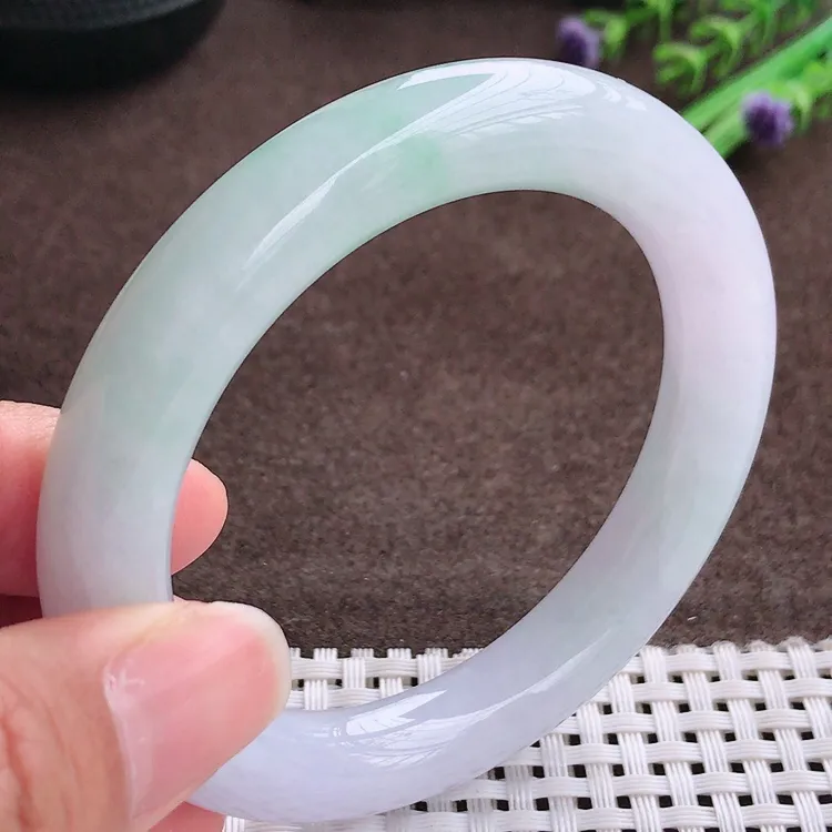 自然光55圈口老坑秀气温润飘绿圆条手镯翡翠玉镯尺寸55/10.3/10.5