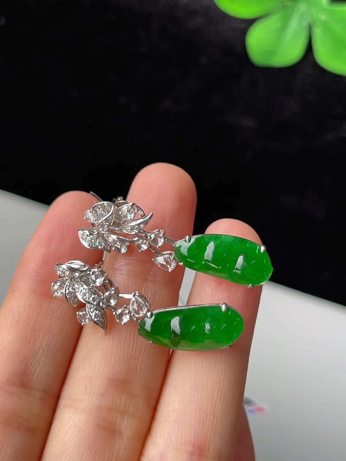 翡翠冰辣绿色四季豆耳坠