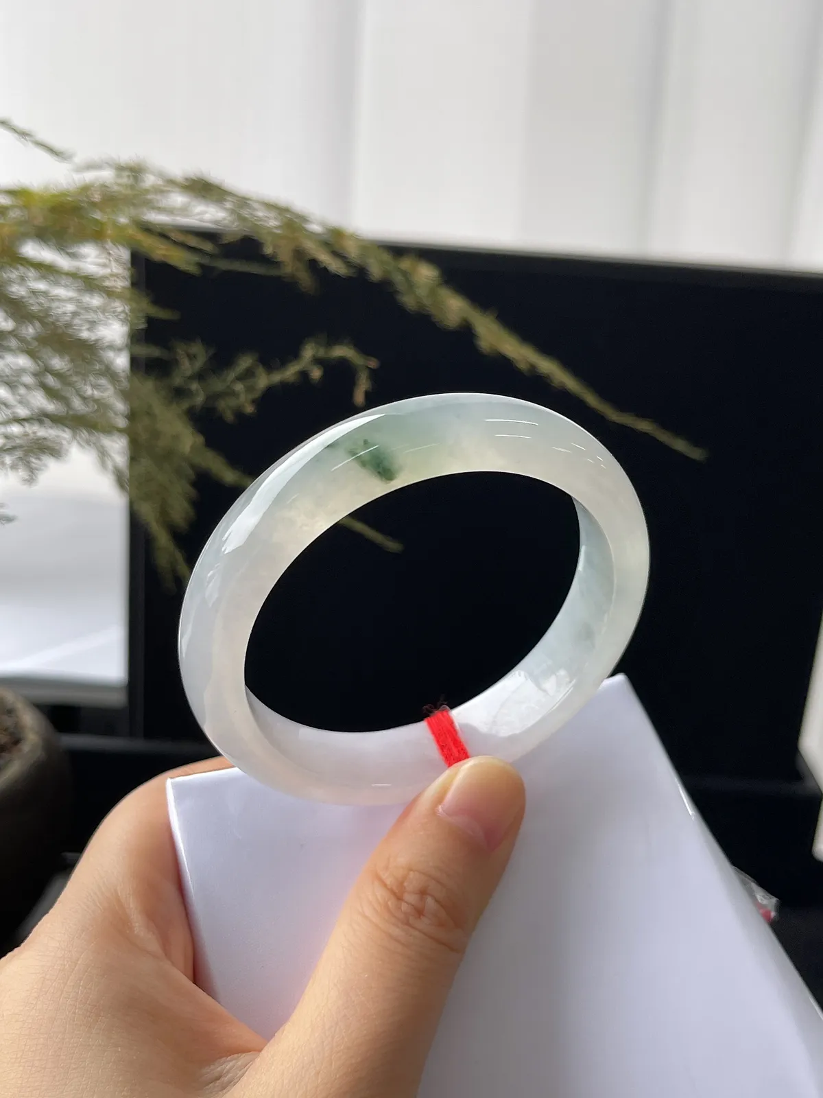 正圈51.8圈口，翡翠冰糯种飘绿手镯
