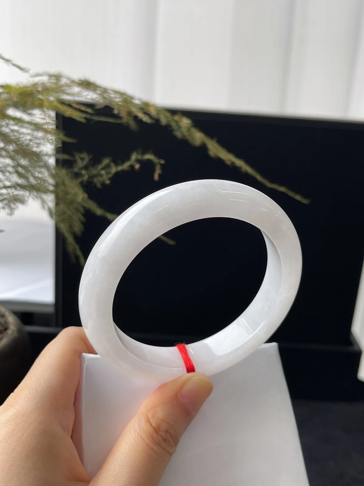 正圈57圈口，翡翠冰糯种白色手镯