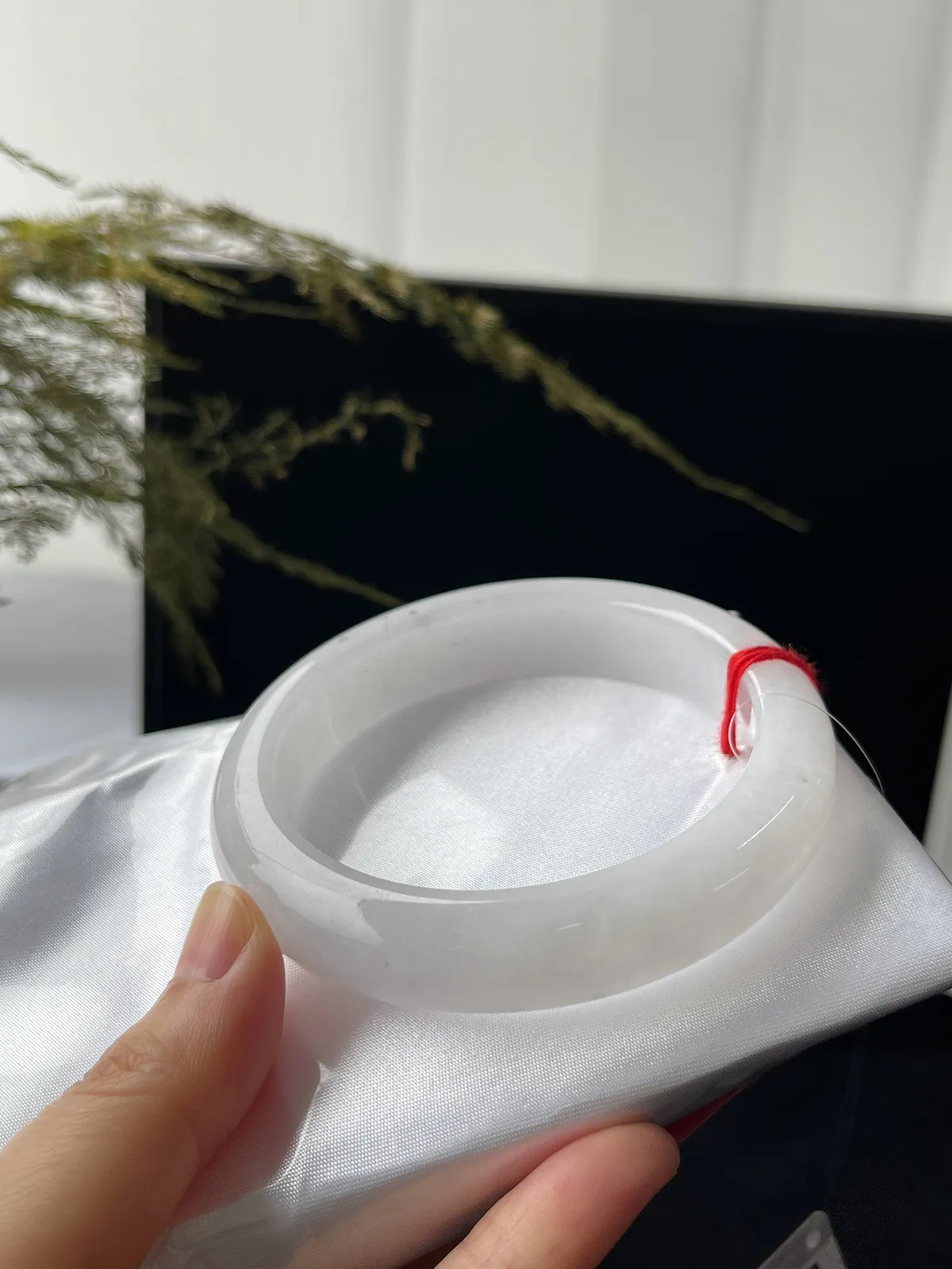 正圈57圈口，翡翠冰糯种白色手镯