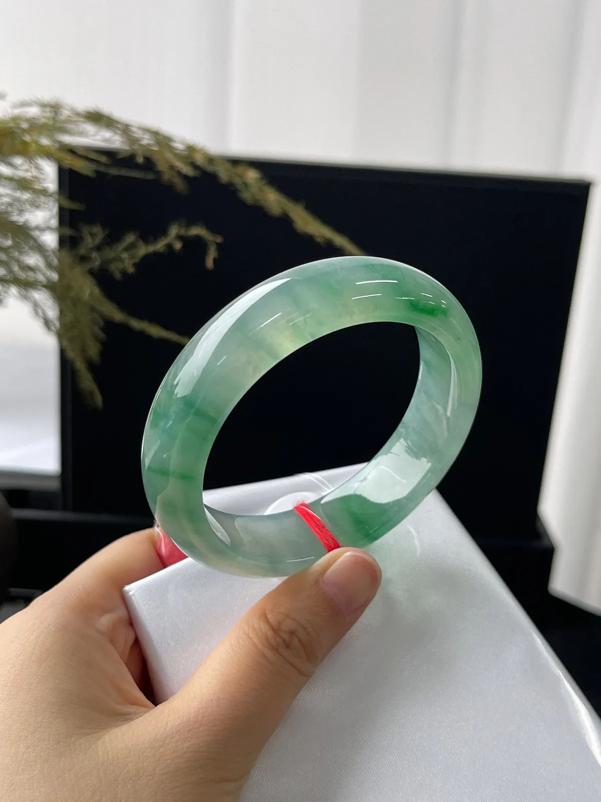 正圈54.2圈口，冰种飘阳绿宽版手镯
