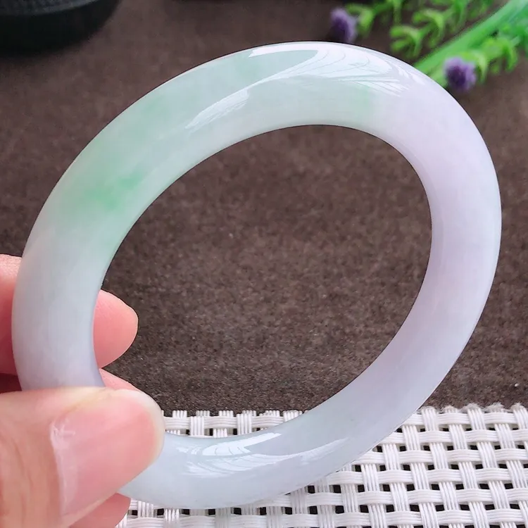 自然光55圈口老坑秀气温润飘绿圆条手镯翡翠玉镯尺寸55/10.3/10.5