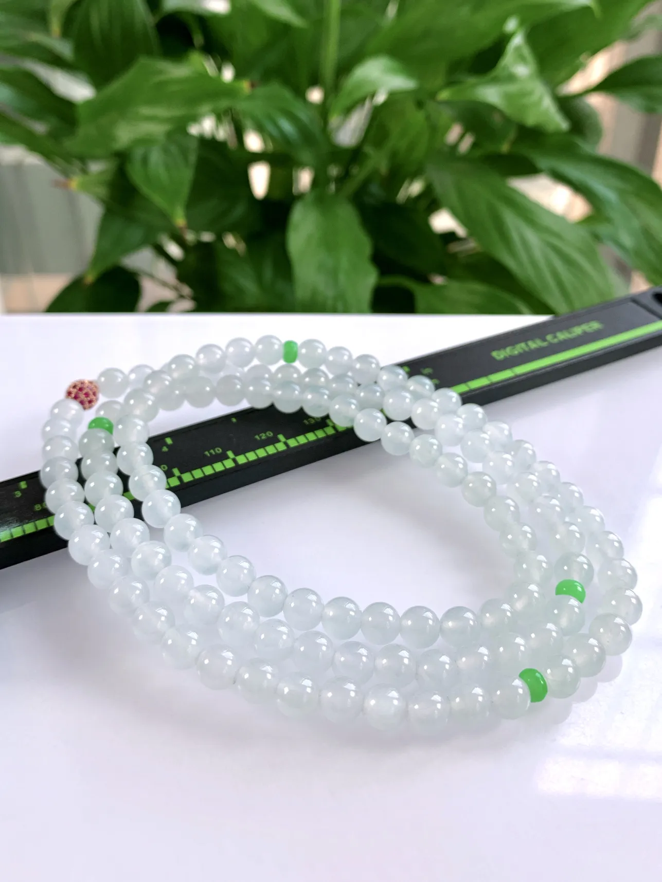 缅甸天然翡翠A货，冰种起光起胶双彩圆珠项链手链，尺寸：圆珠6mm/112颗，长度660mm,重量：41.62g