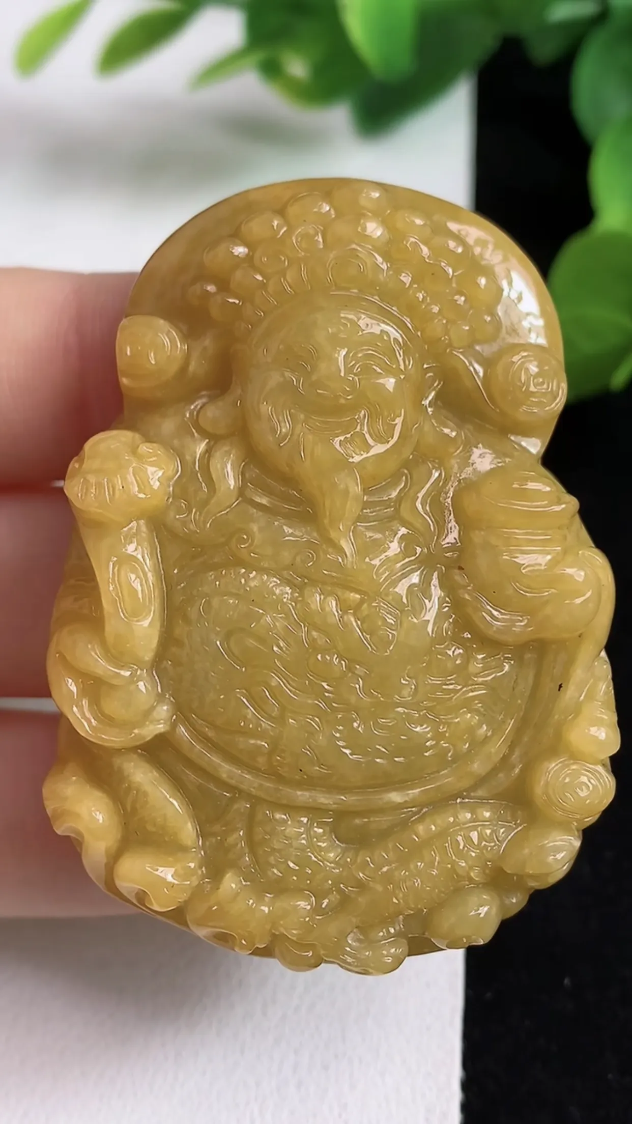 天然翡翠a货 老坑料起胶冰润 黄翡财神爷吊坠，尺寸54-38-12.4mm  y 54.47