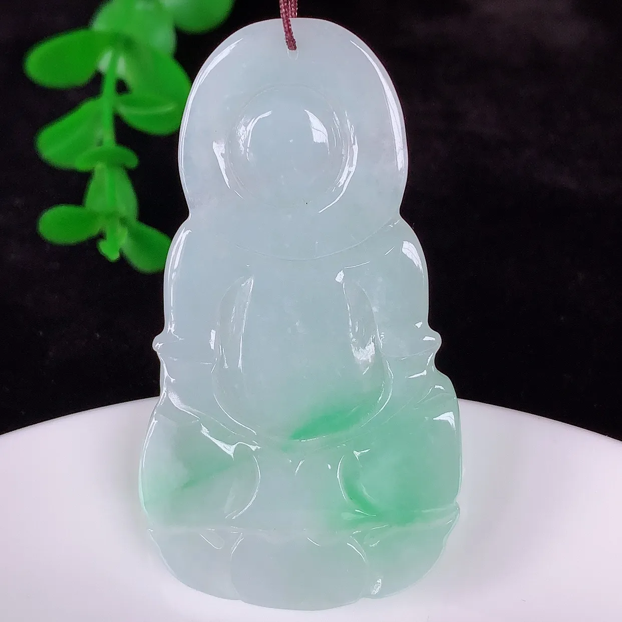 自然光实拍，冰润冰糯种飘阳绿翡翠观音吊坠，赐福翡翠观音，翠色迷人，观音面相端庄，佩戴时尚出众！#46.24