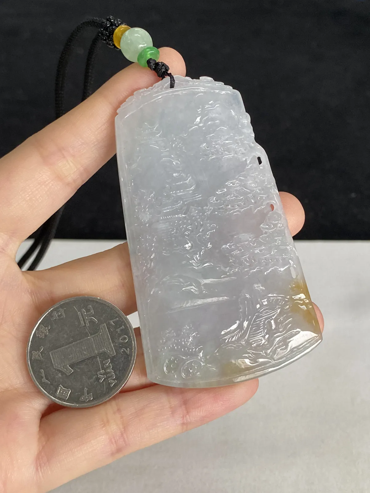 翡翠冰糯种白色山水牌，配珠未测