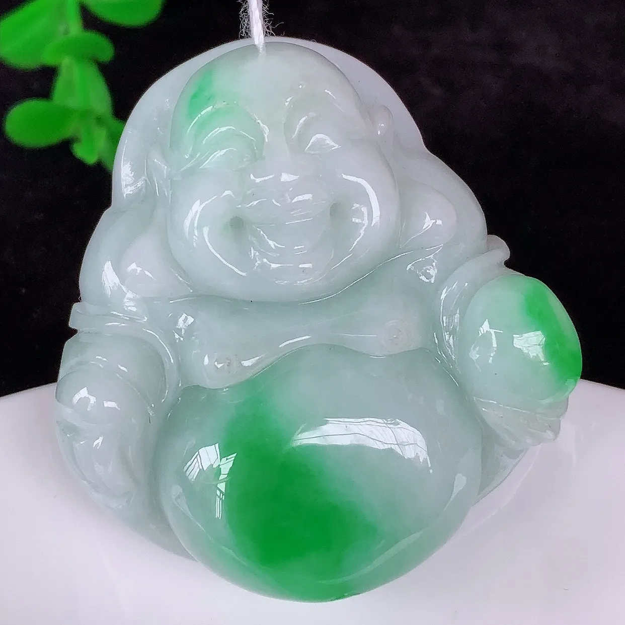 自然光实拍，大件厚装冰润冰糯种飘阳绿翡翠佛公吊坠，饱满， 佛公亦保平安，寓意有福（佛公）相伴，配戴优雅迷人！#46.24