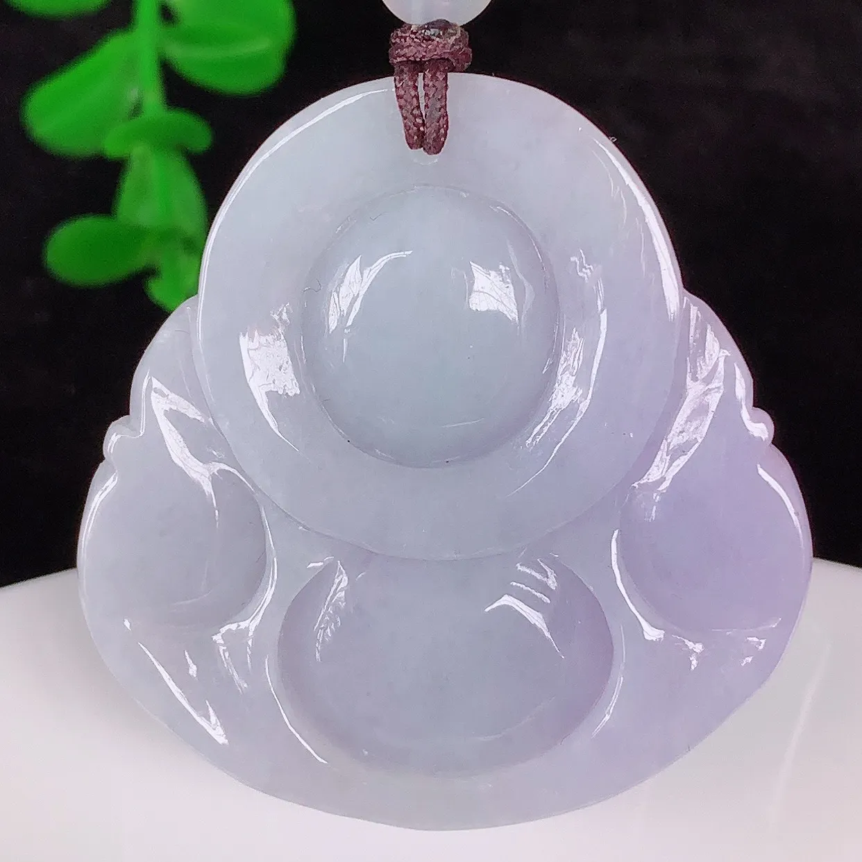 自然光实拍，大件厚装冰润冰糯种紫罗兰翡翠佛公吊坠，饱满， 佛公亦保平安，寓意有福（佛公）相伴，配戴优雅迷人！#46.24