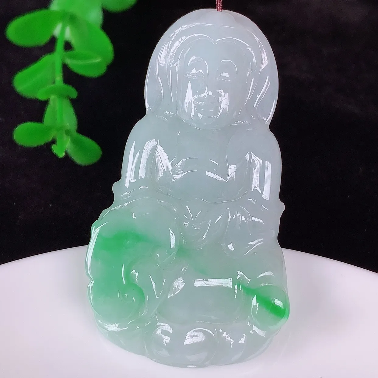 自然光实拍，冰润冰糯种飘阳绿翡翠观音吊坠，赐福翡翠观音，翠色迷人，观音面相端庄，佩戴时尚出众！#46.24