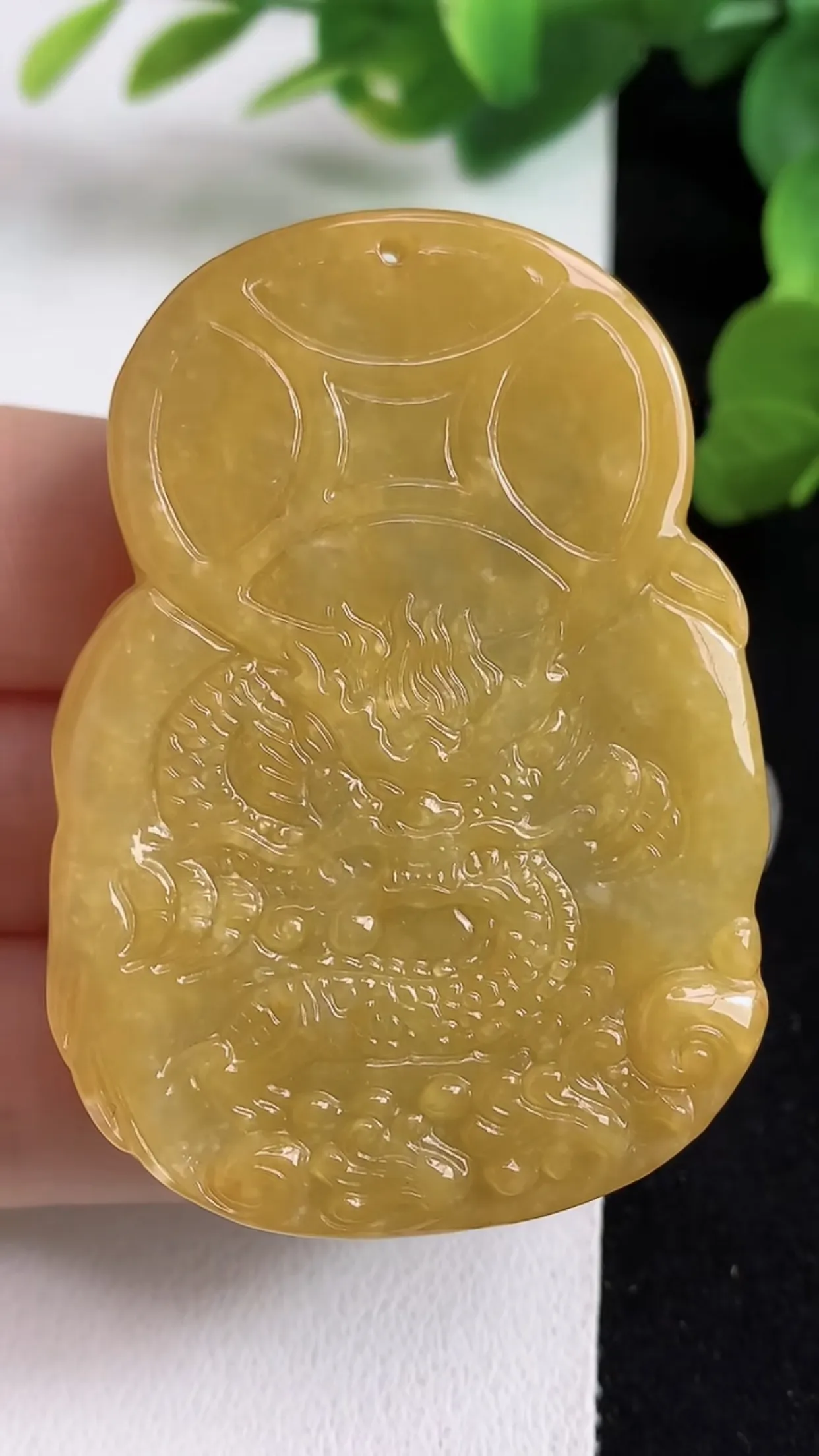 天然翡翠a货 老坑料起胶冰润 黄翡财神爷吊坠，尺寸54-38-12.4mm  y 54.47