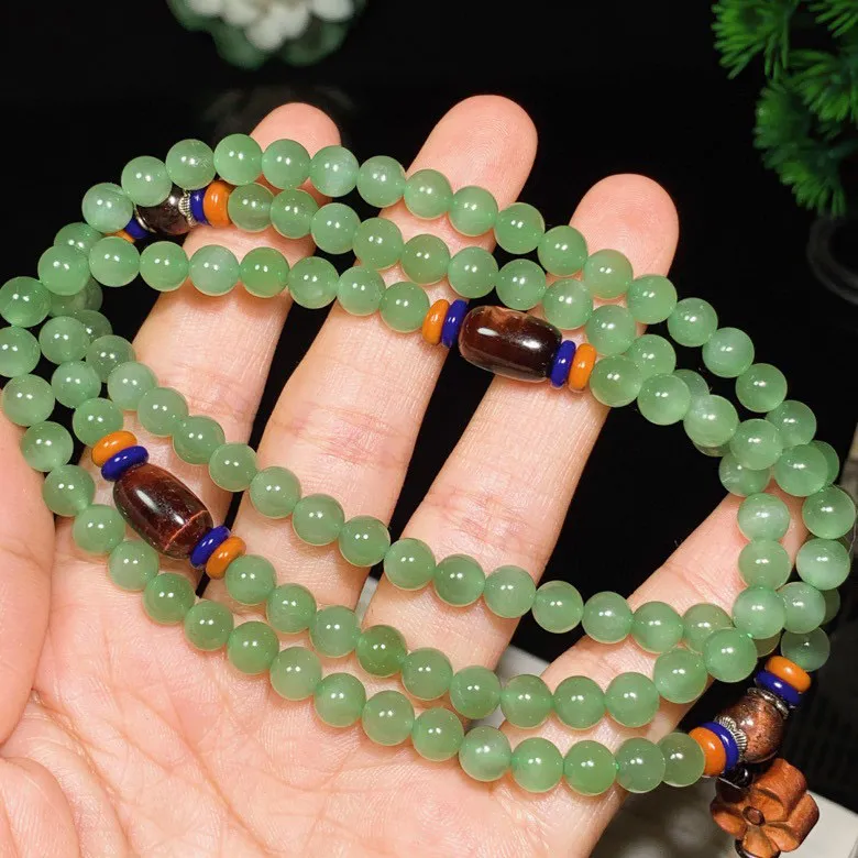 和田玉阳绿俄罗斯碧玉108佛珠项链。单个尺寸6重46克。玉质细腻油润。 手推出油。品相大气。lt052423