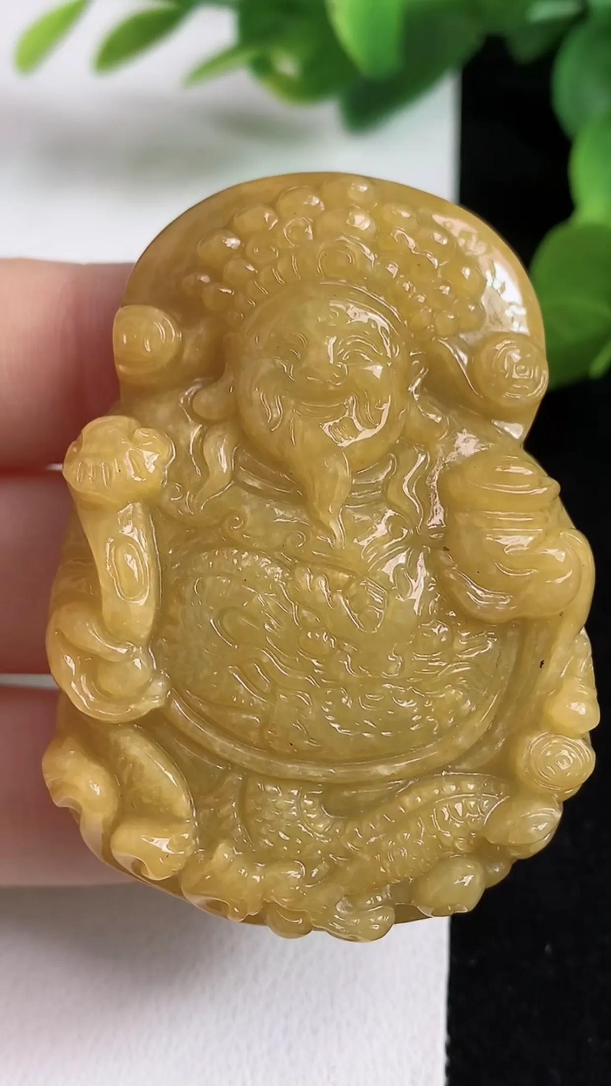 天然翡翠a货 老坑料起胶冰润 黄翡财神爷吊坠，尺寸54-38-12.4mm  y 54.47