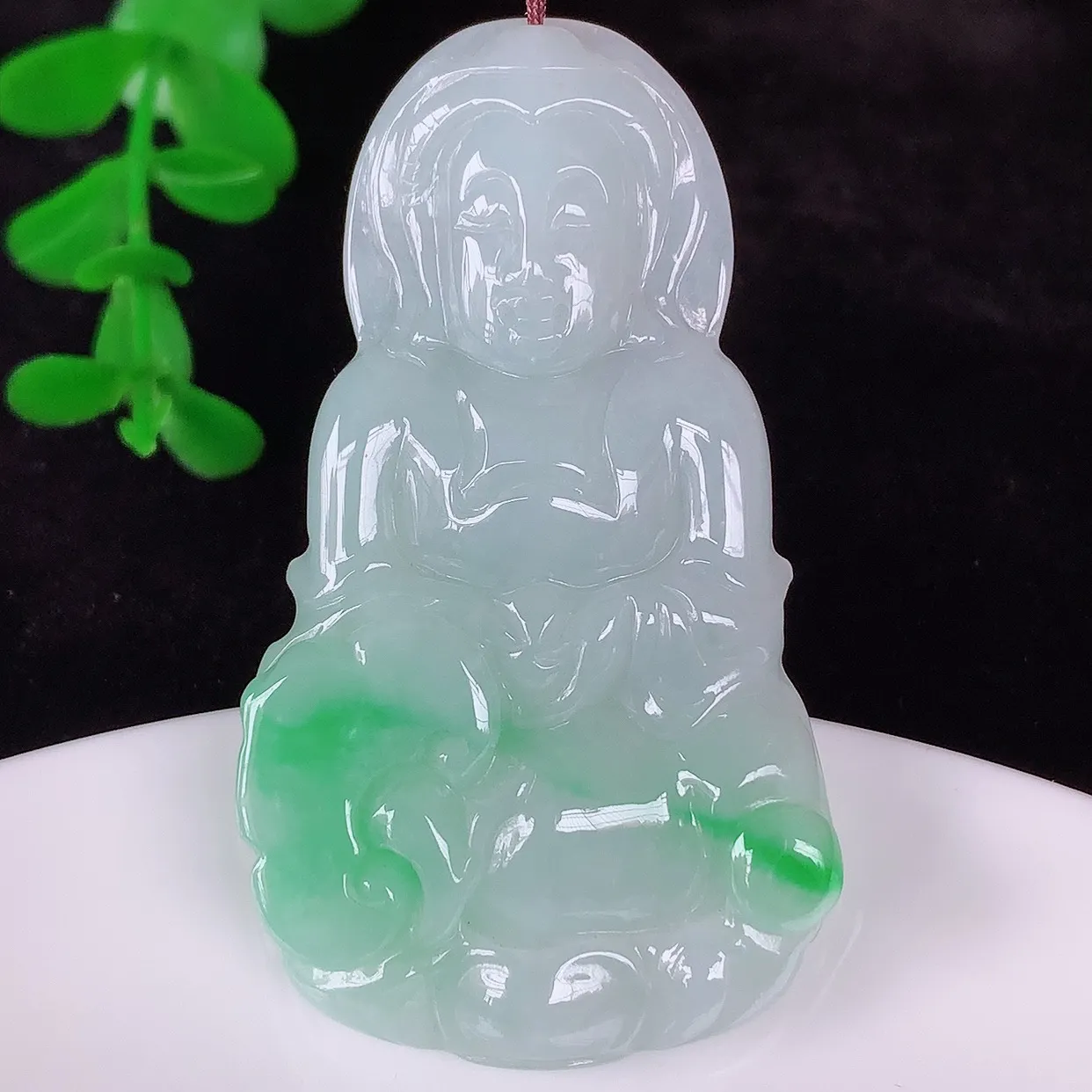 自然光实拍，冰润冰糯种飘阳绿翡翠观音吊坠，赐福翡翠观音，翠色迷人，观音面相端庄，佩戴时尚出众！#46