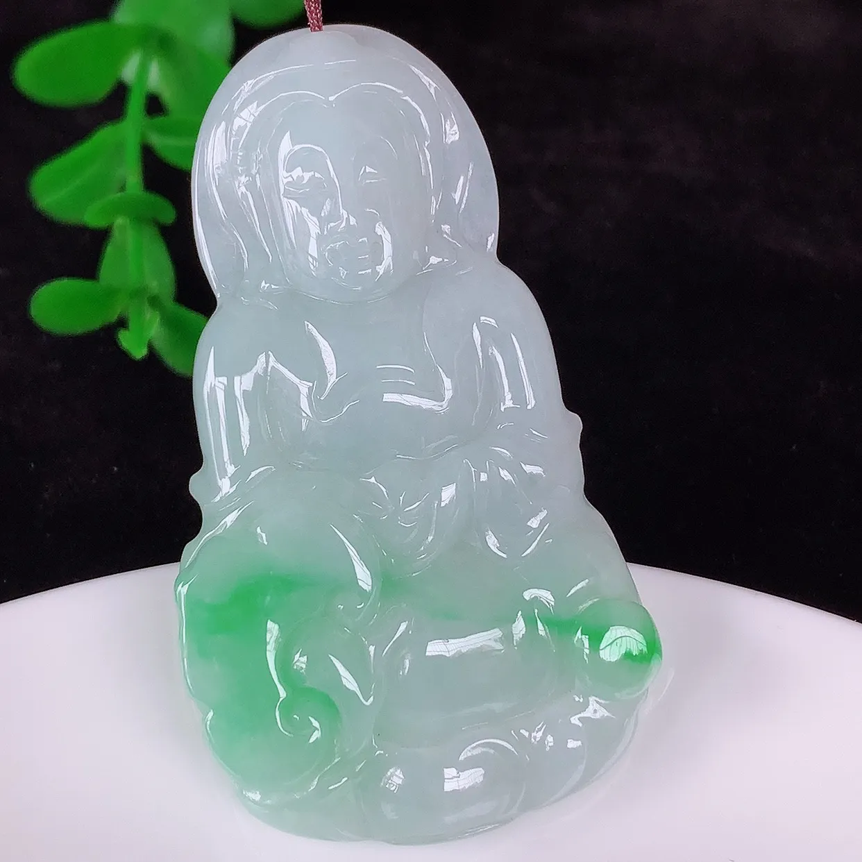 自然光实拍，冰润冰糯种飘阳绿翡翠观音吊坠，赐福翡翠观音，翠色迷人，观音面相端庄，佩戴时尚出众！#46.24