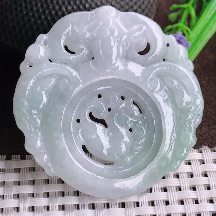 自然光老坑秀气温润三阳开泰生肖羊吊坠翡翠玉坠尺寸54.8/54.2/6.1