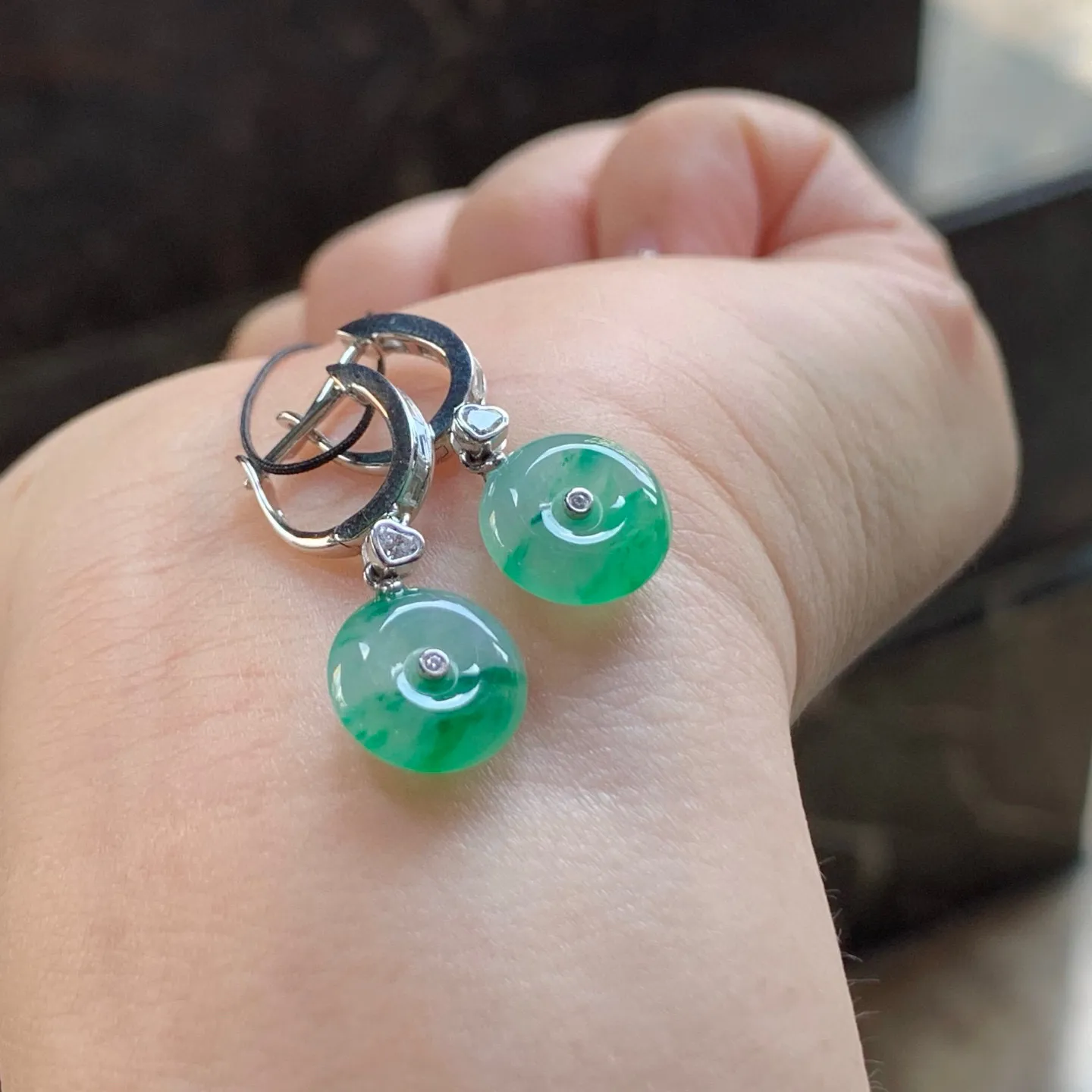 带色平安扣耳坠，真金镶嵌，精致