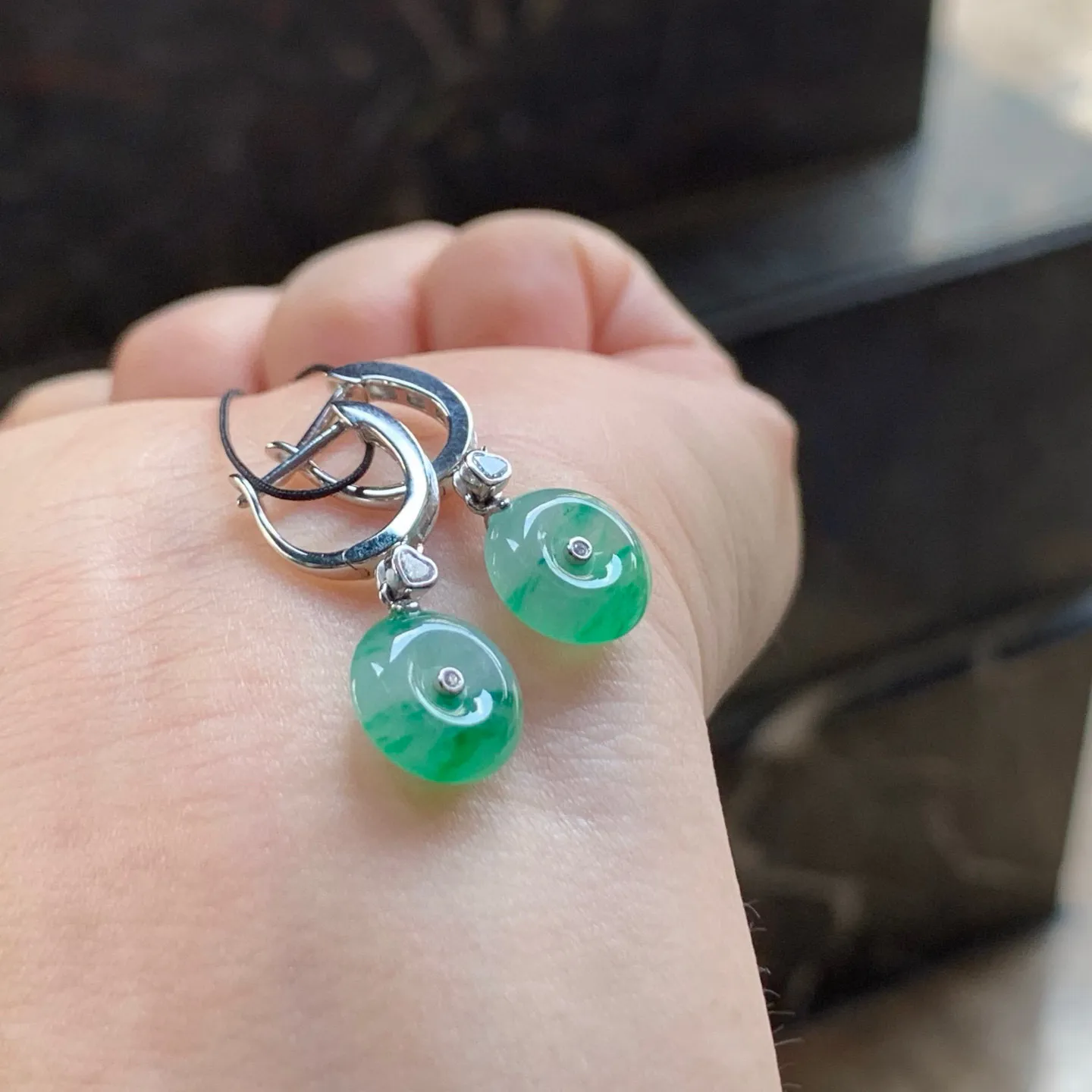 带色平安扣耳坠，真金镶嵌，精致