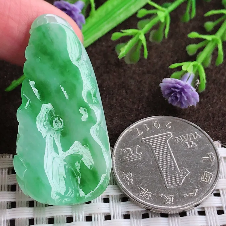 自然光老坑冰胶水灵飘阳绿连年有余荷叶鱼吊坠翡翠玉坠尺寸42.5/21/8.8