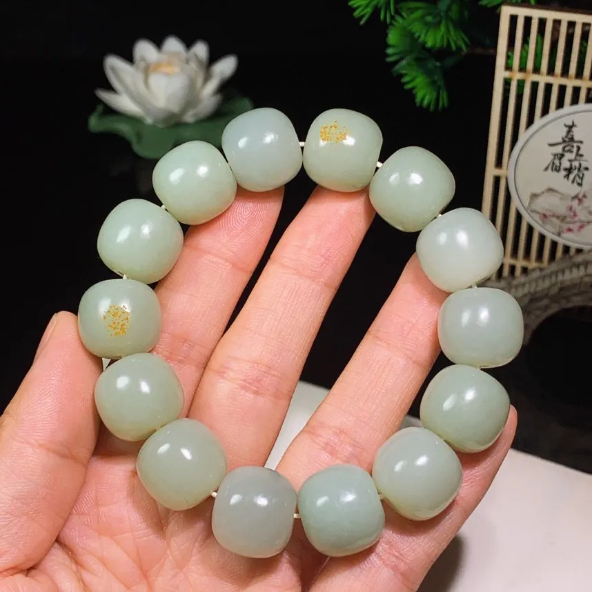 新疆和田玉老型珠手串。单颗尺寸15/16mm重94.6克 玉质细腻油润。手推出油。品相大气。lt250426