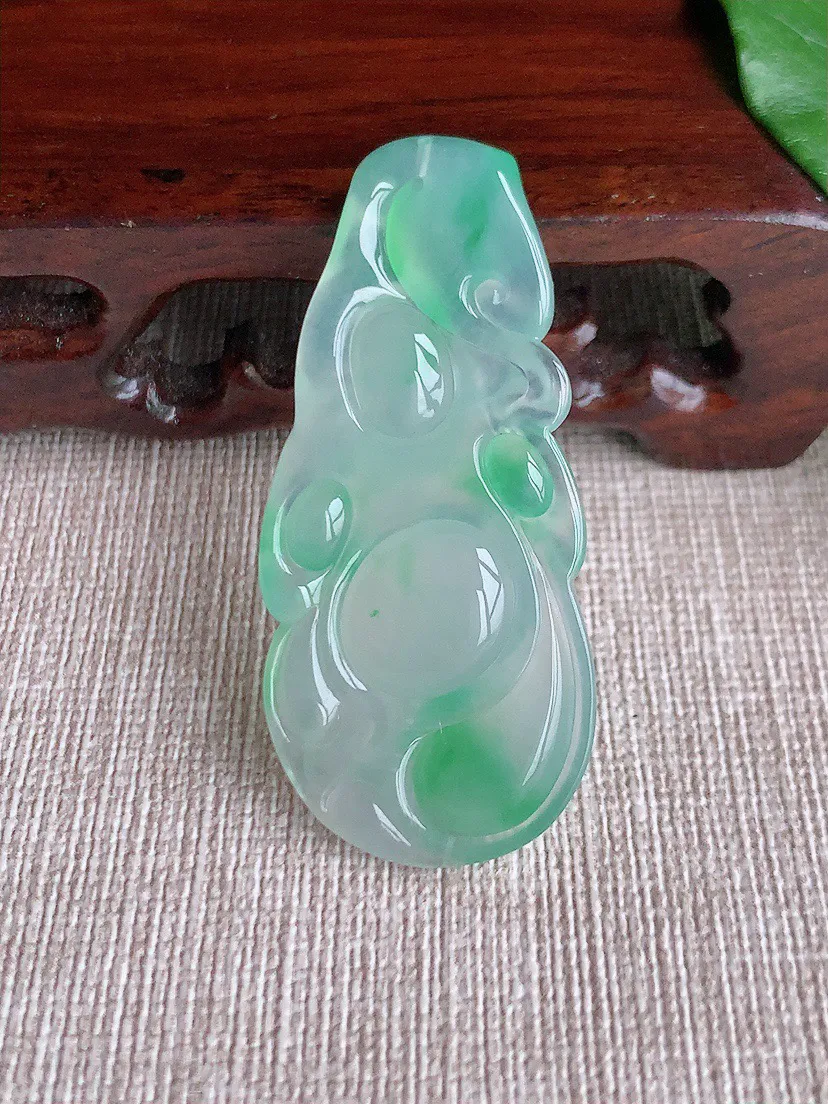 缅甸a货翡翠ddj老坑冰种飘绿布袋佛吊坠 整体48×21.7×7.4mm 10.85