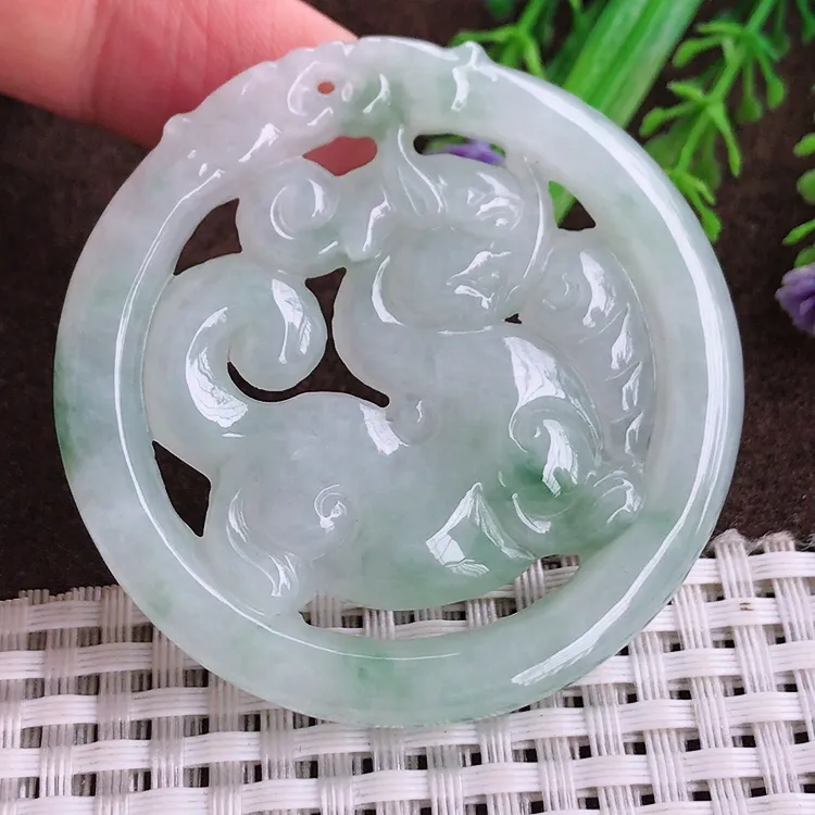 自然光老坑冰润起胶飘花麒麟牌吊坠翡翠玉坠尺寸53.3/6