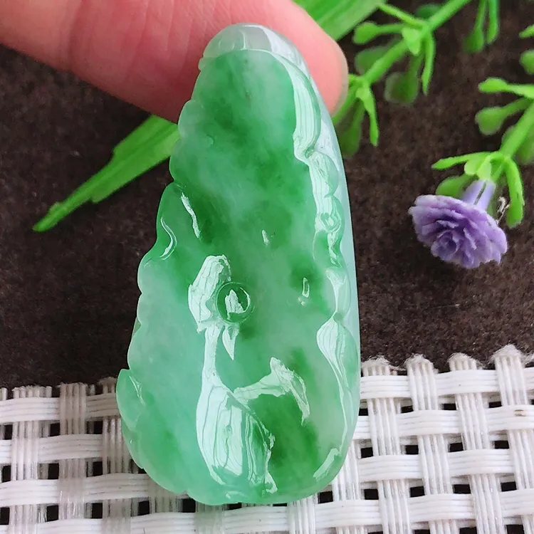 自然光老坑冰胶水灵飘阳绿连年有余荷叶鱼吊坠翡翠玉坠尺寸42.5/21/8.8