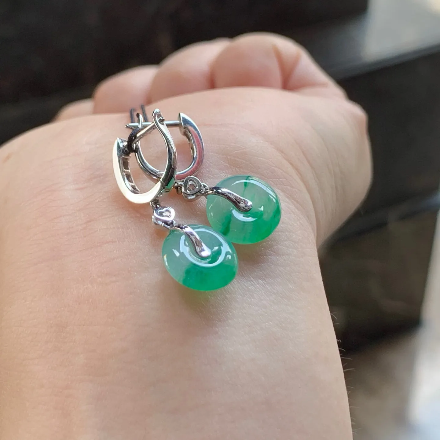 带色平安扣耳坠，真金镶嵌，精致