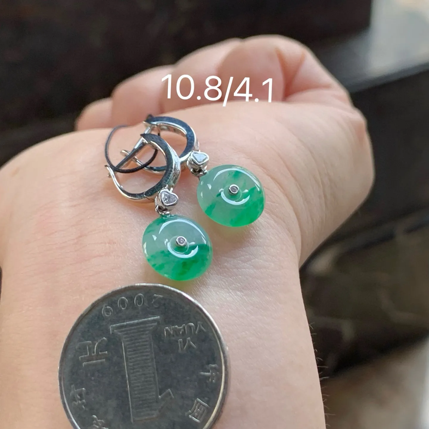 带色平安扣耳坠，真金镶嵌，精致