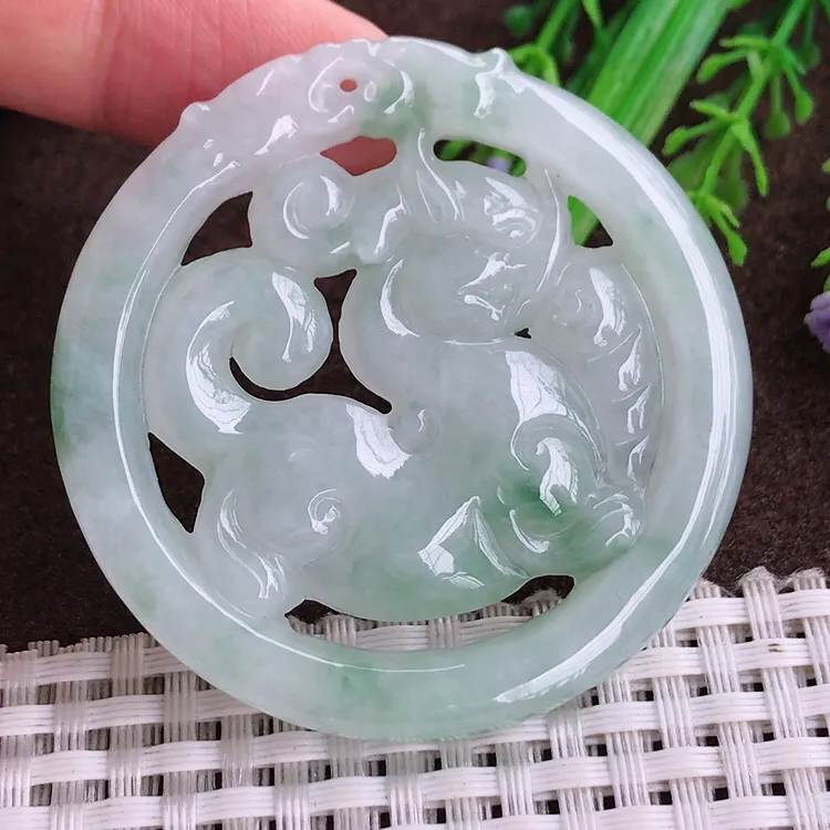 自然光老坑冰润起胶飘花麒麟牌吊坠翡翠玉坠尺寸53.3/6
