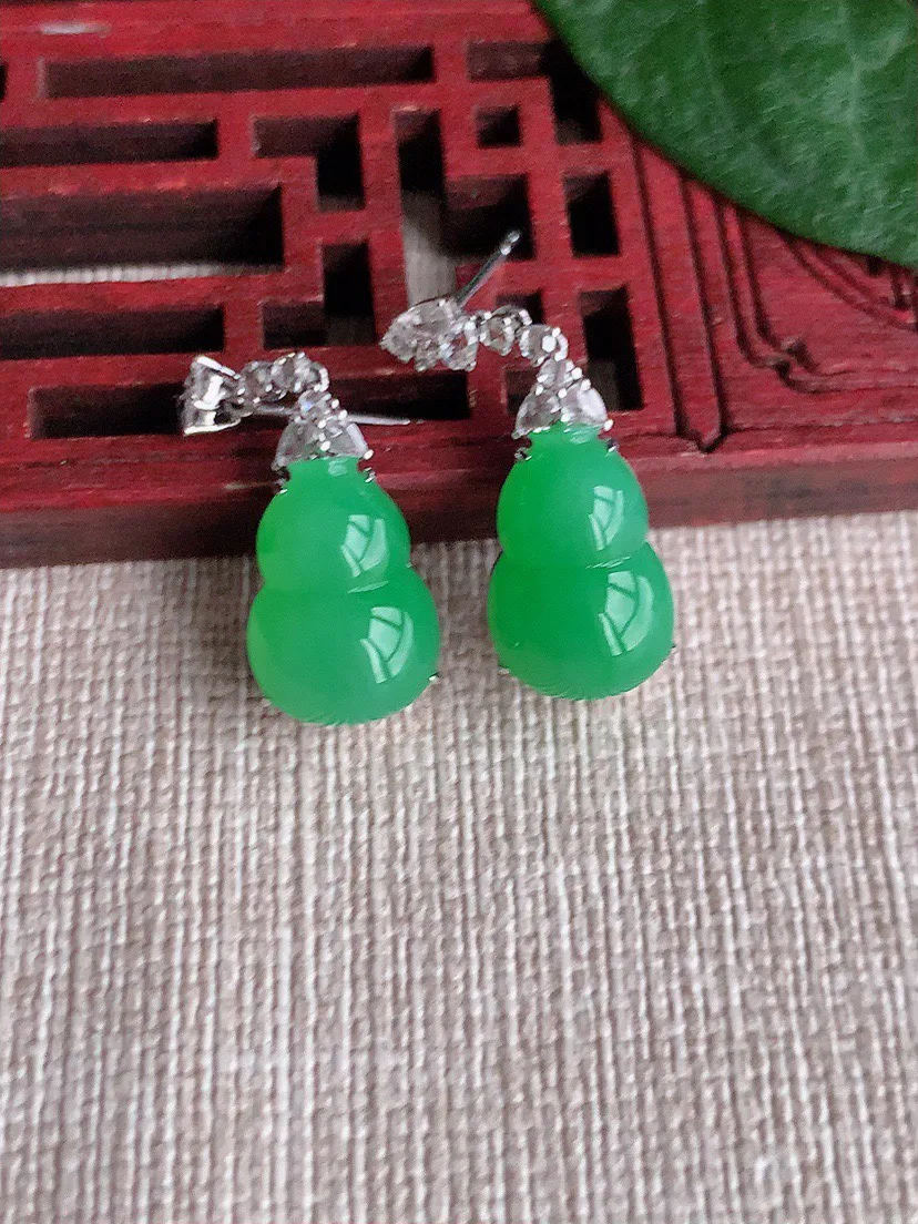 缅甸a货翡翠ddj老坑冰种18K金镶嵌甜绿葫芦耳坠 整体12.6×8.8×7.4mm 4.66