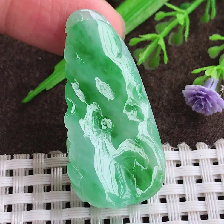 自然光老坑冰胶水灵飘阳绿连年有余荷叶鱼吊坠翡翠玉坠尺寸42.5/21/8.8