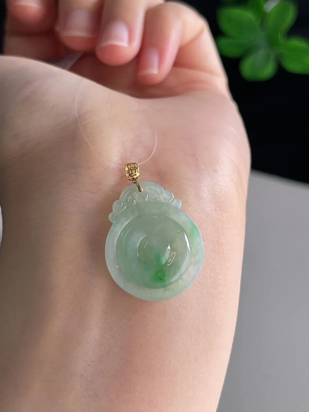 翡翠冰糯种飘花吊坠