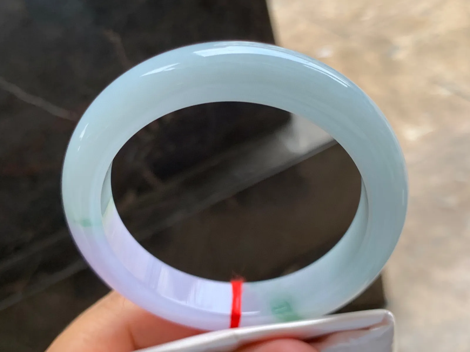 57.5-12-9mm
双色飘花手镯 种好细腻 颜色独特 上手漂亮
