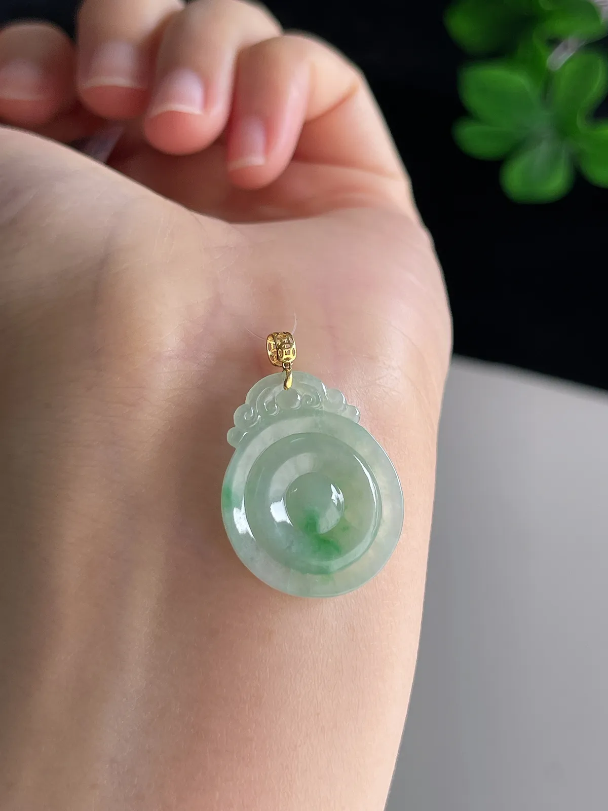 翡翠冰糯种飘花吊坠