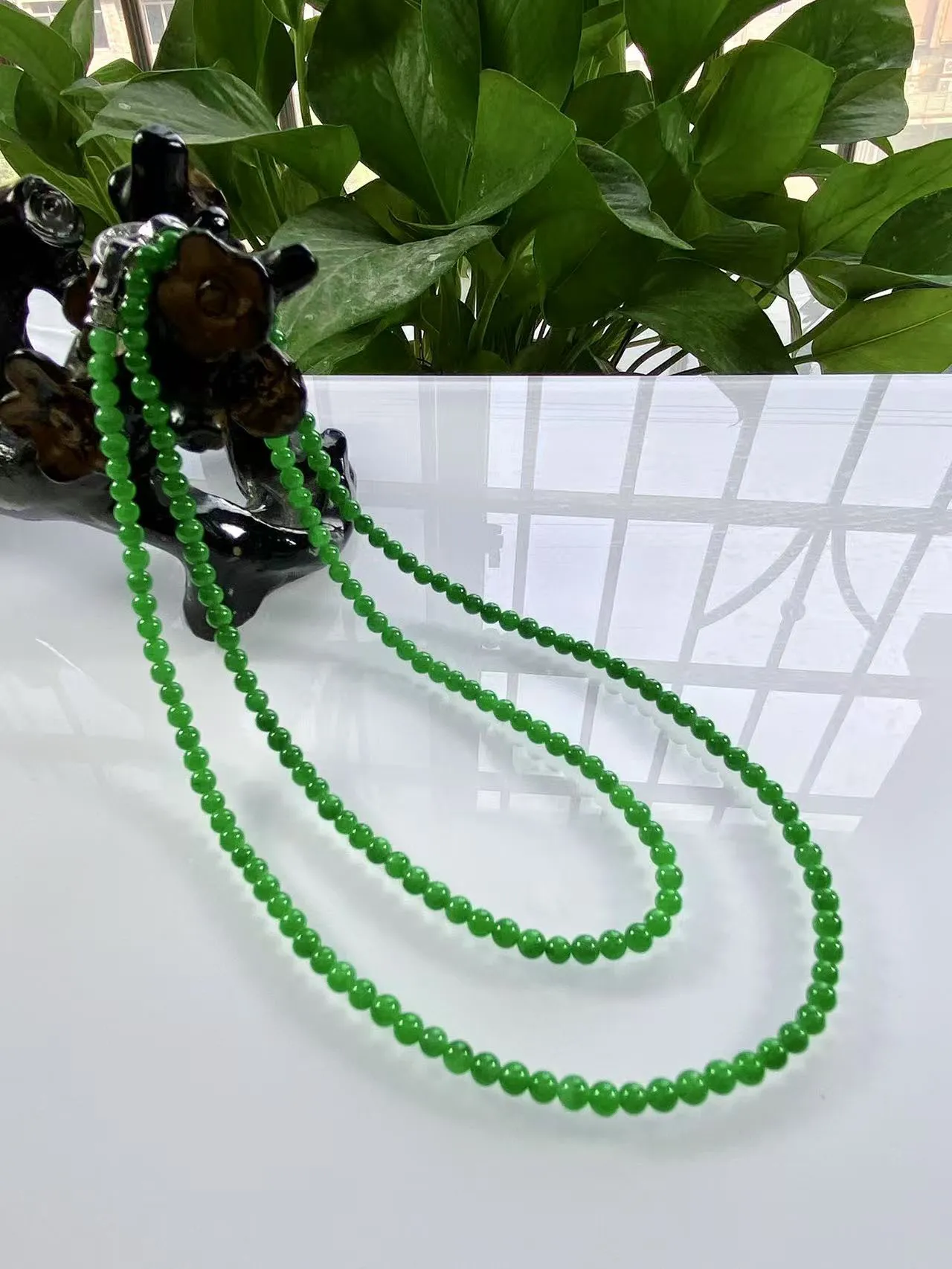收藏级别，缅甸天然翡翠A货，卡3.2冰种起胶满绿浓阳绿小米珠小圆珠项链手链，尺寸：3.2mm/179颗，长度560mm，重量：11.11g