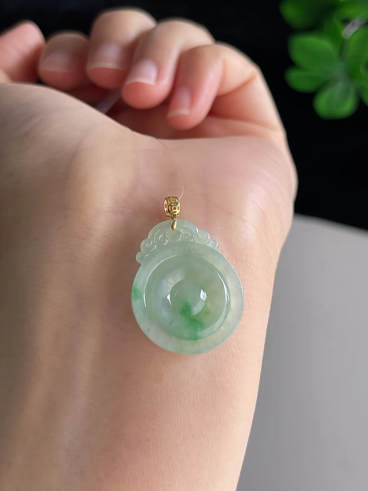 翡翠冰糯种飘花吊坠