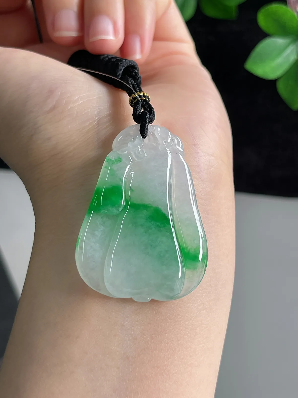 翡翠冰糯种飘绿福瓜