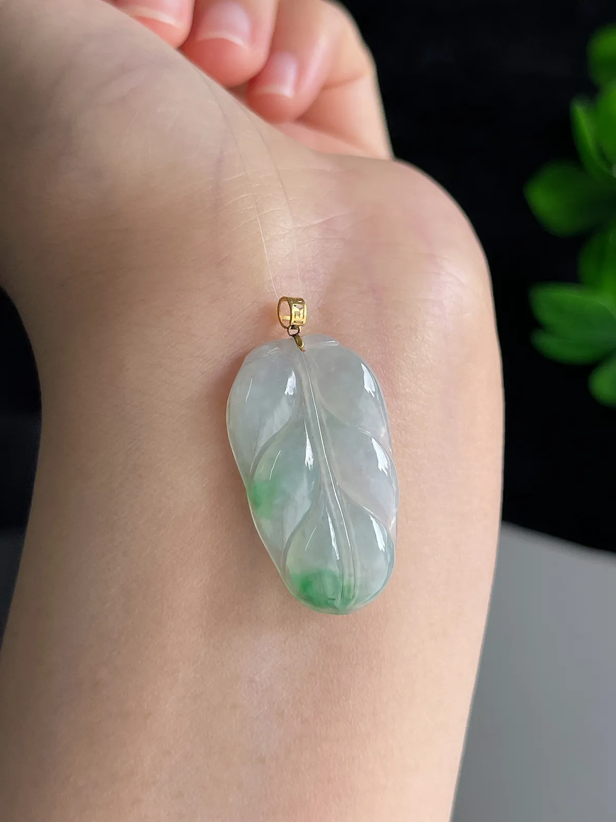 翡翠冰糯种飘绿叶子