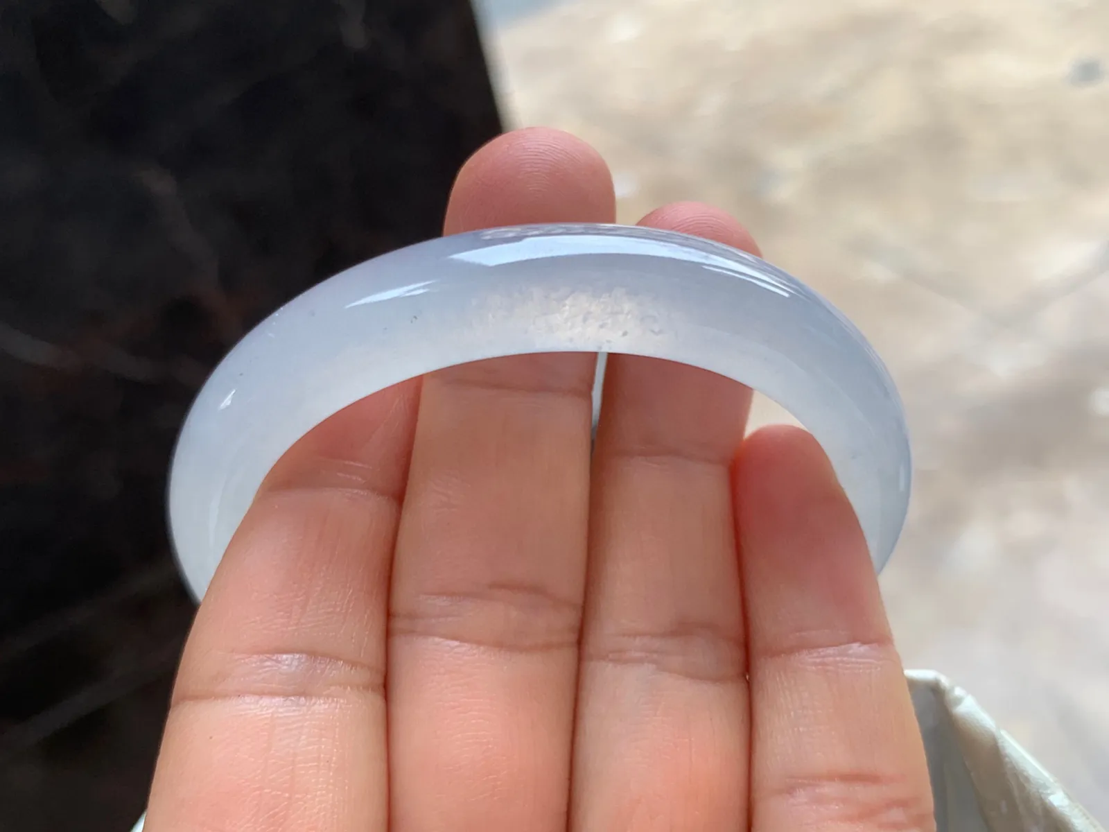 53-11.5-7mm
冰种贵妃手镯 干净冰透 白月光