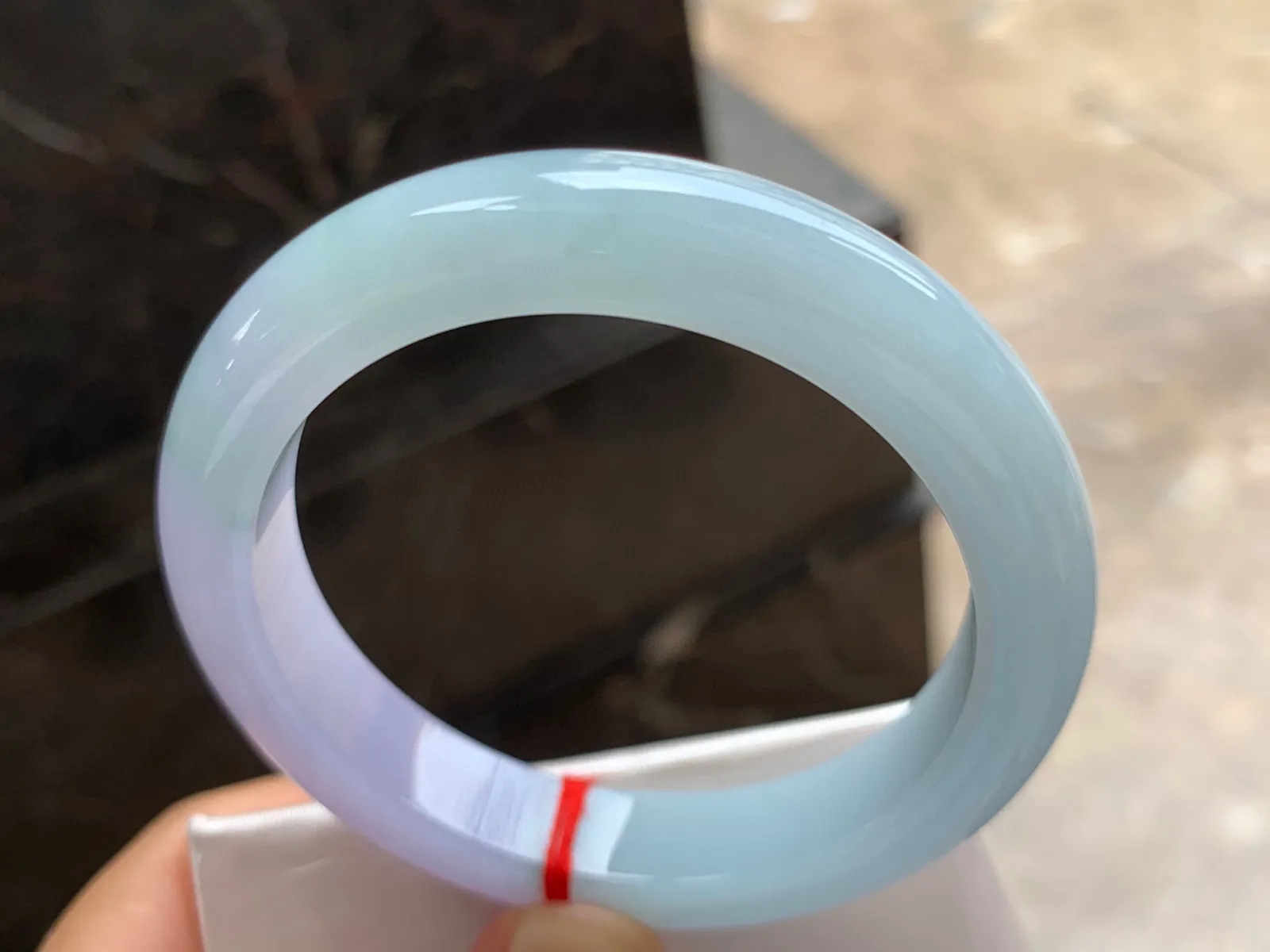 57.5-12-9mm
双色飘花手镯 种好细腻 颜色独特 上手漂亮
