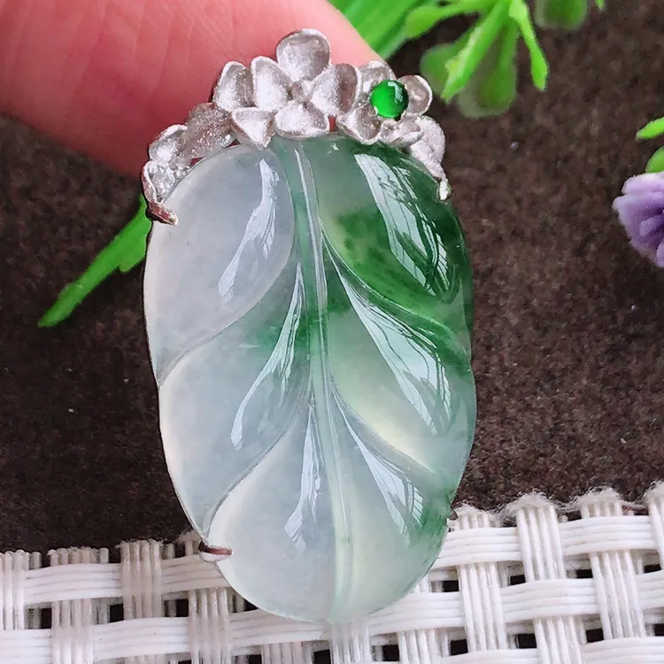 自然光老坑18k金镶嵌冰种果冻胶冰飘花叶子吊坠翡翠玉坠尺寸35.3/20/6.6