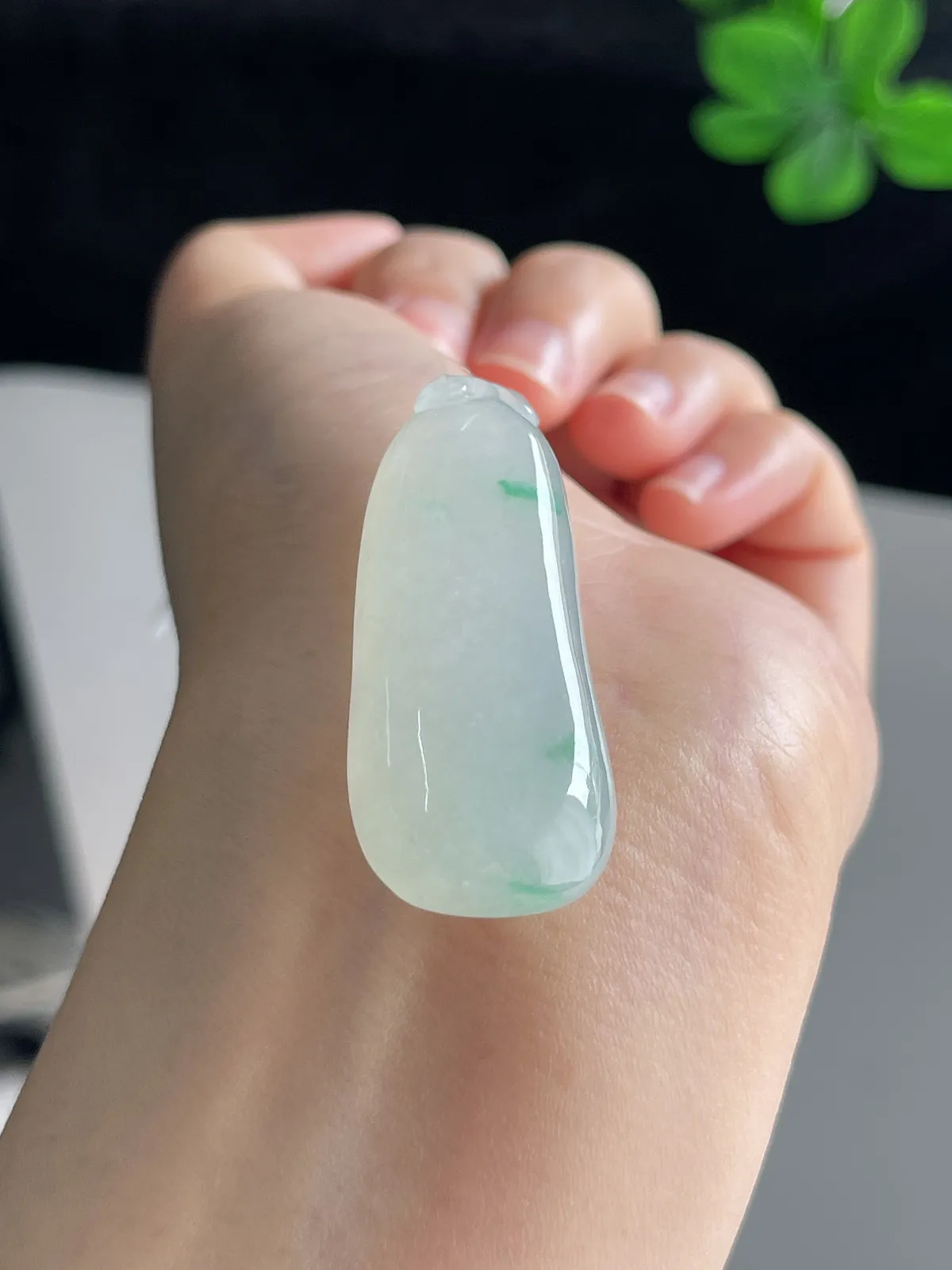 翡翠冰糯种白色飘花福瓜