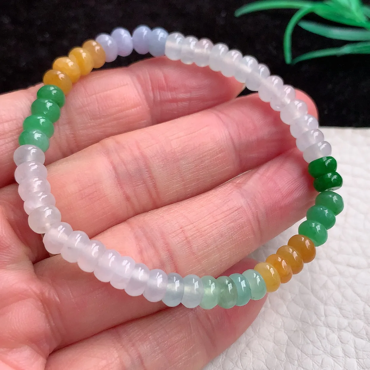 zen自然光实拍缅甸A货翡翠黄加绿三彩手工编制算盘珠手链约5.8mm
