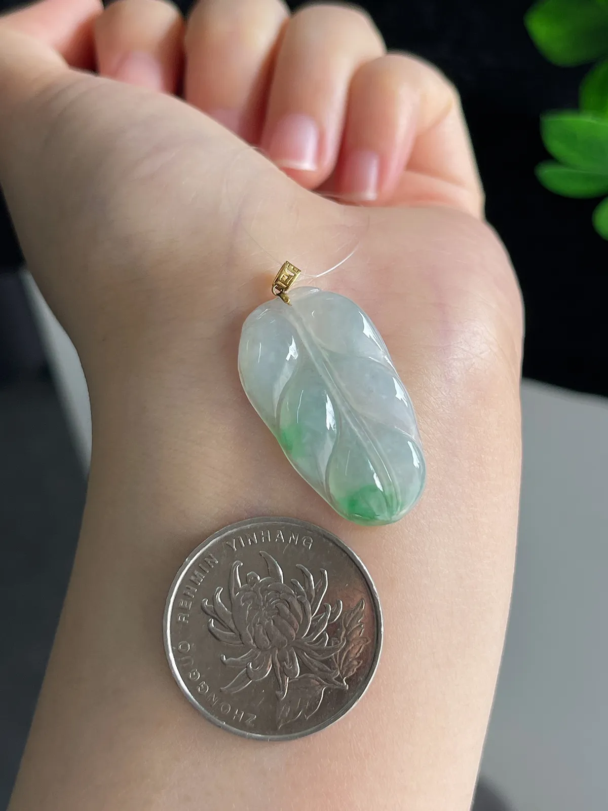 翡翠冰糯种飘绿叶子