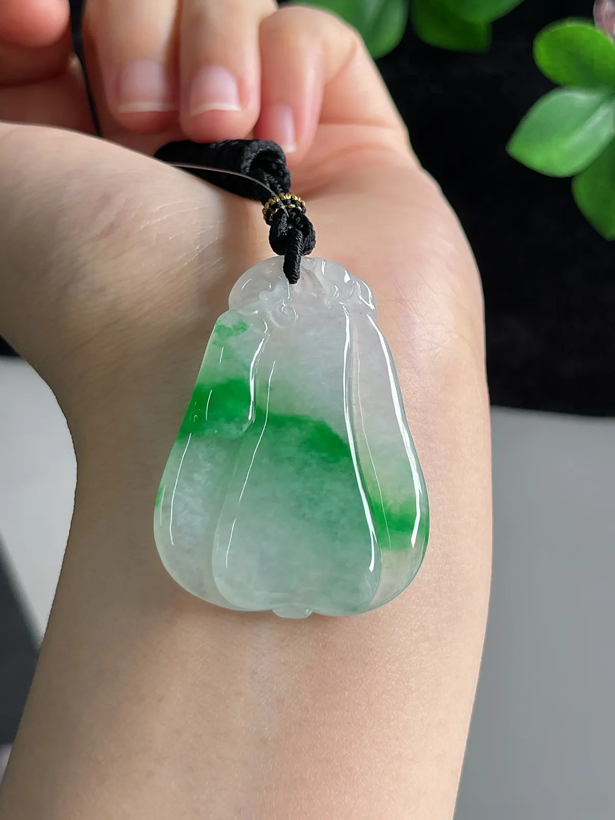 翡翠冰糯种飘绿福瓜