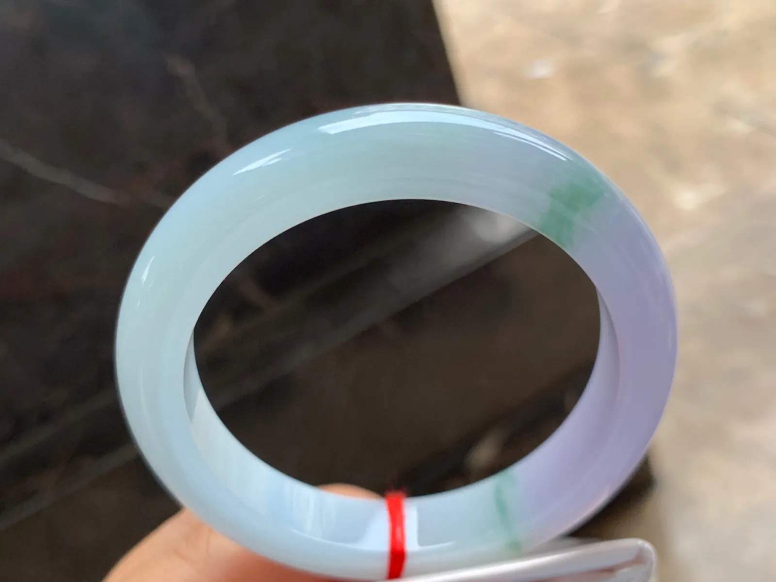 57.5-12-9mm
双色飘花手镯 种好细腻 颜色独特 上手漂亮