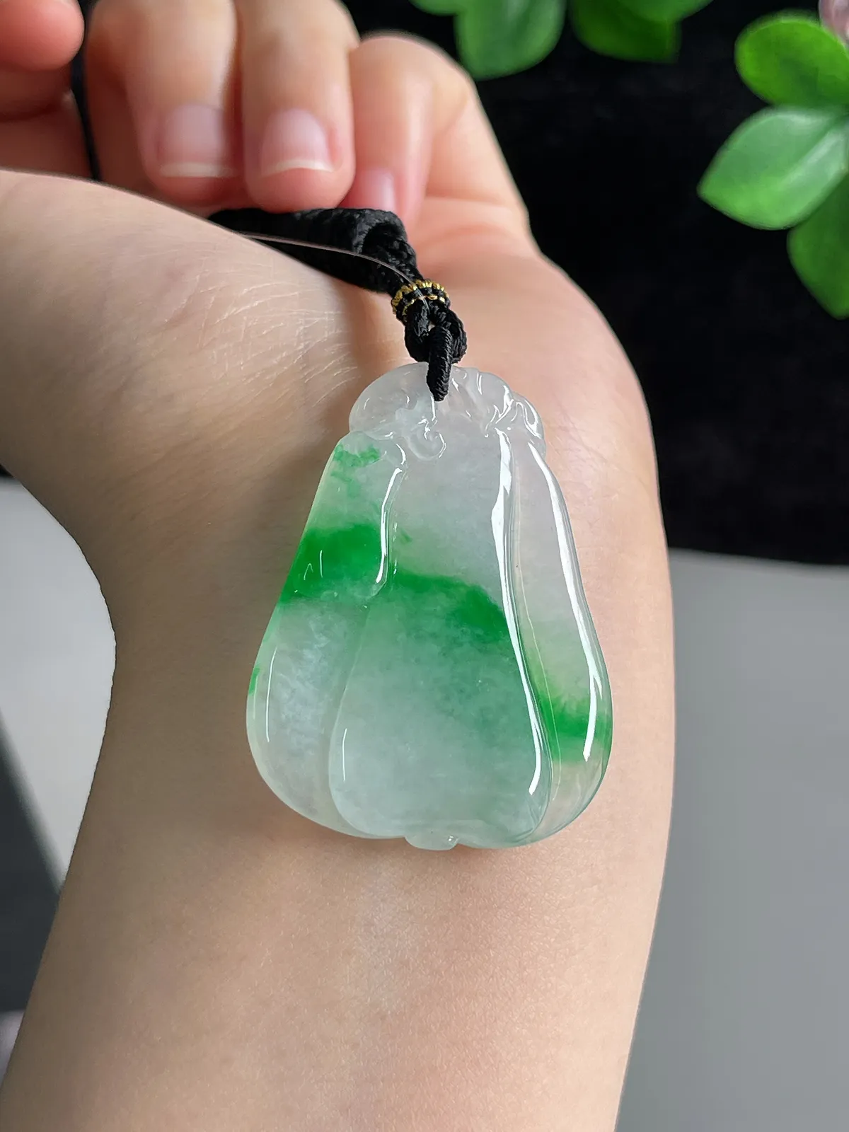 翡翠冰糯种飘绿福瓜