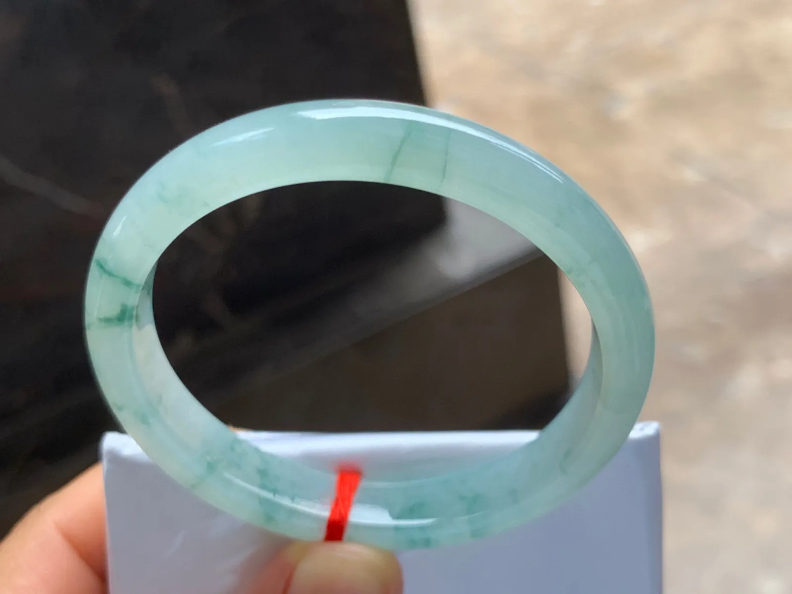 54-9.5-6.5mm
冰种飘花贵妃手镯 水润清爽 正圈51/52可戴